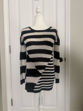 GB Long-sleeved Black/White Asymmetrical Striped Open Knit Sweater - SzM